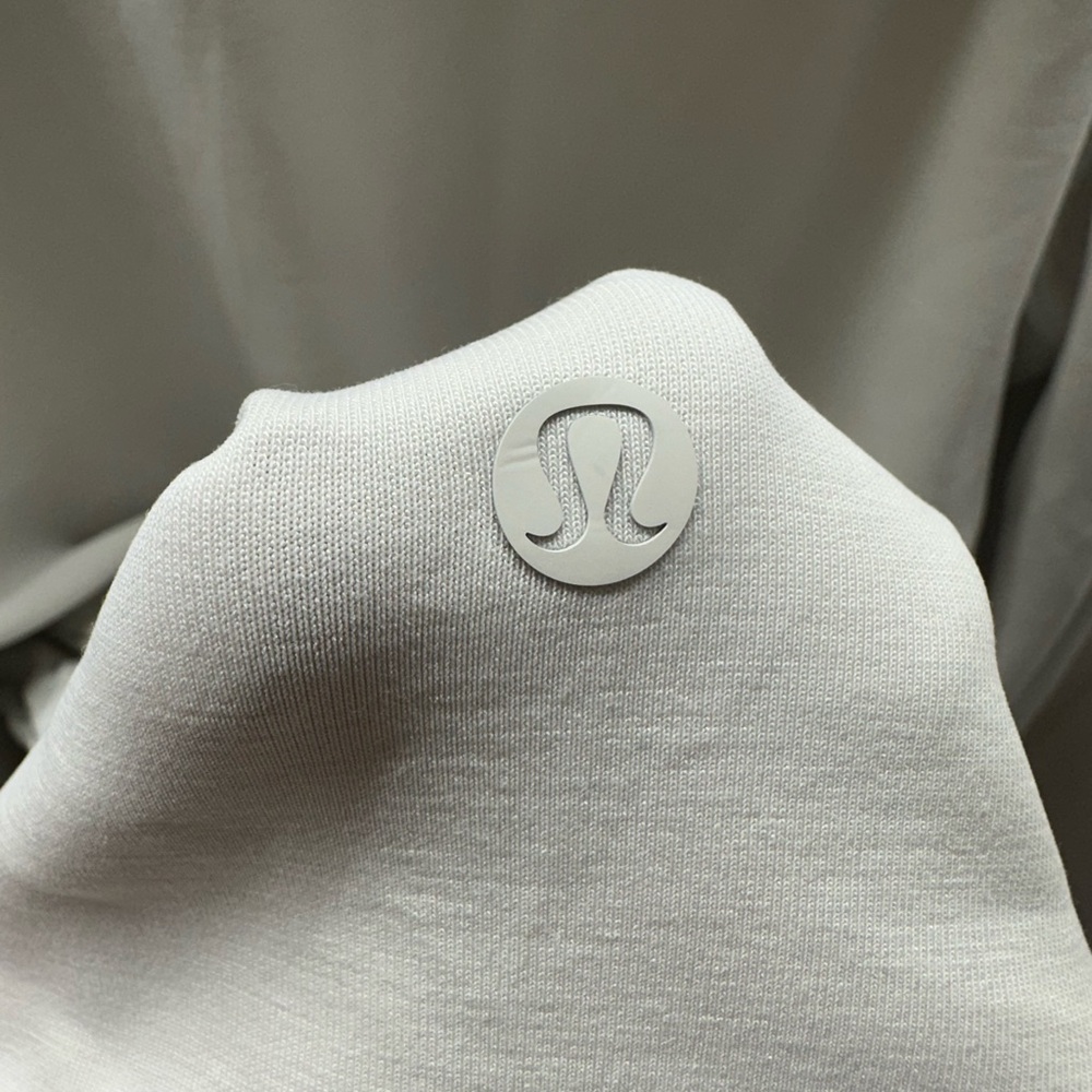 Lululemon Women's Lightweight Zip-Up Jacket - Picture 4 of 9